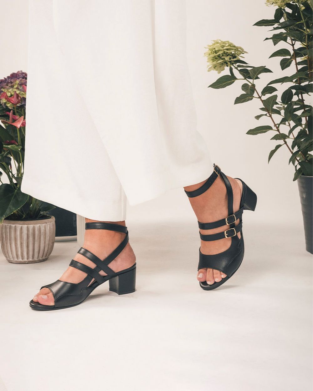 DEVAN Black Vegan Sandals